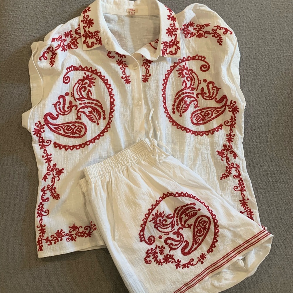 Reba White Textured Fabric Shorts Set
